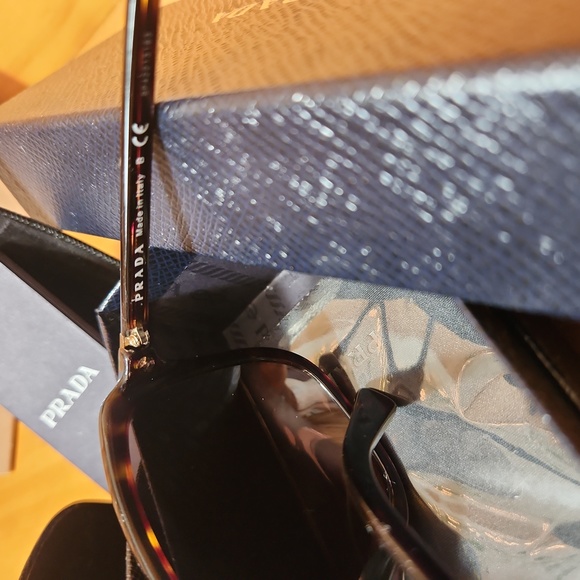 Prada Brown Tortoise Havana Sunglasses☀️⛅❄️ - Picture 8 of 12